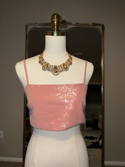 Pink sequin crop top with adjustable straps and gold chain detail. Size: S #glamour #party #festival