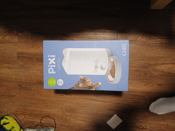 Smart Feeder For Cat. Brand New