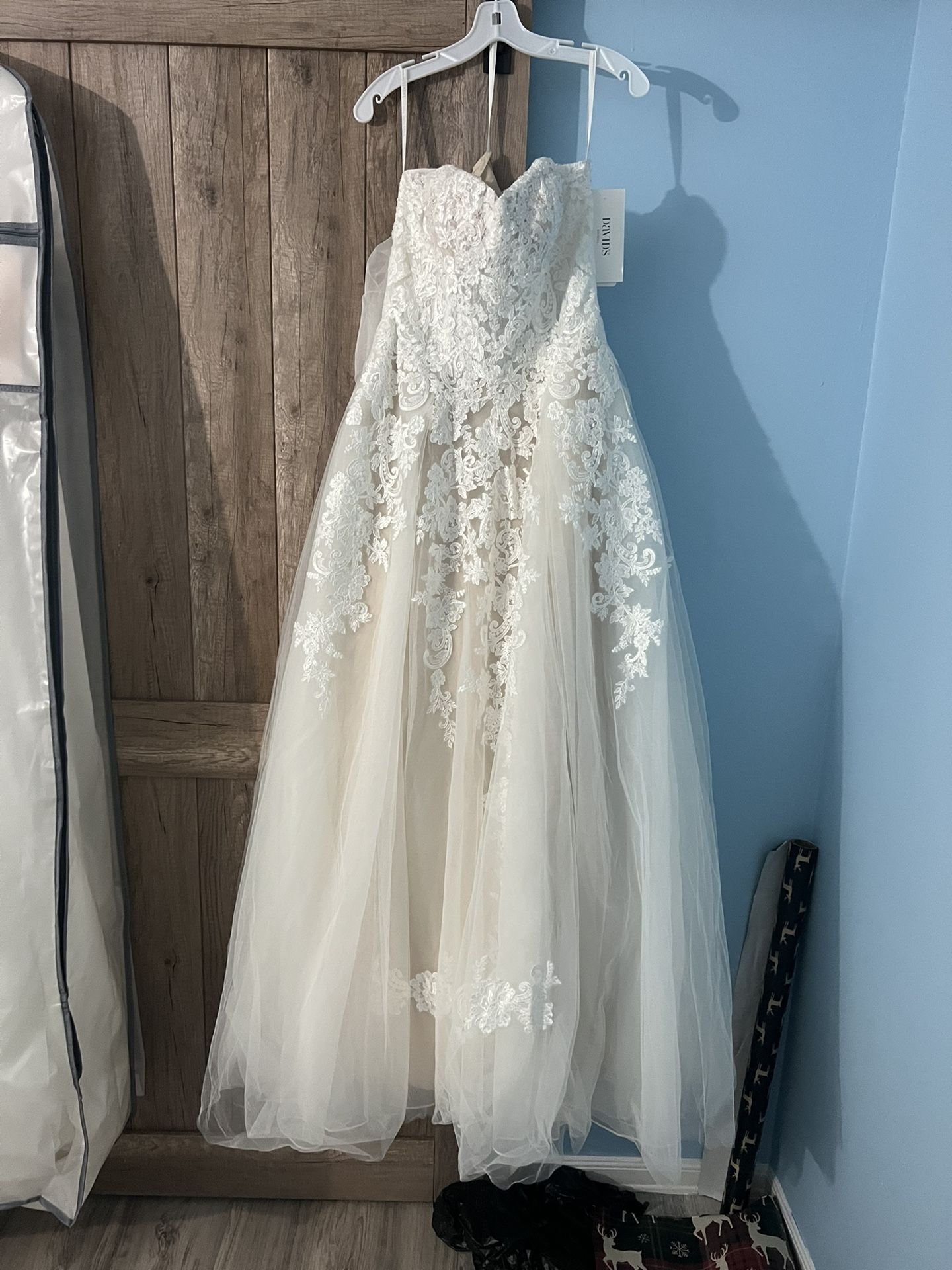 Size 10 Ball Gown Wedding Dress And Matching Cathedral Veil