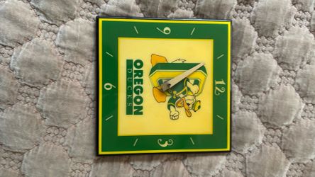 Vintage Oregon Ducks Clock