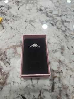 Moistenite ring