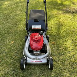 Honda HRR2165VXA Self Propelled Lawn Mower (like New)