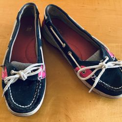 Older Kids Size 4 Liz Claiborne Boat Shoes 