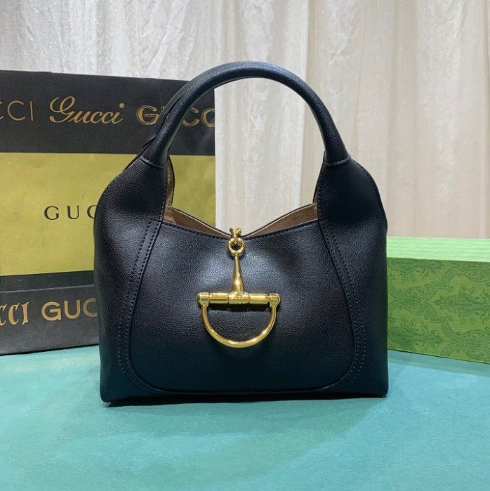New solid-color handbag with cloud pattern