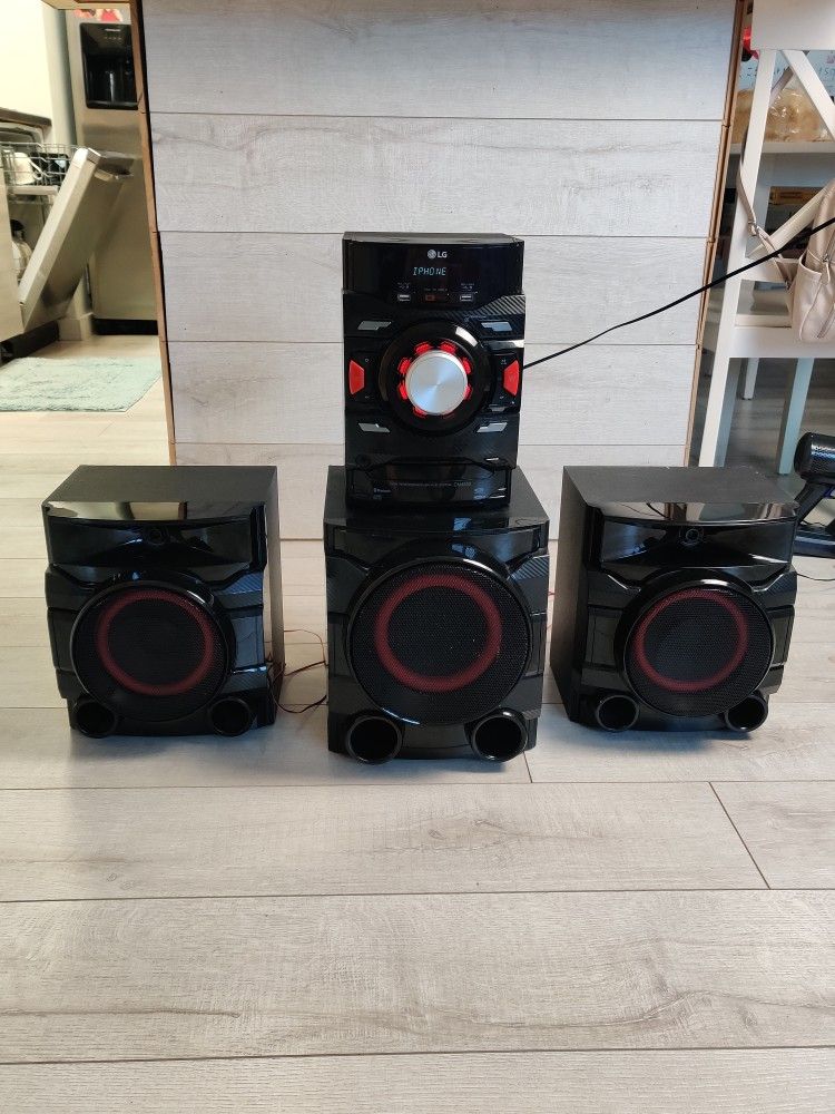 LG XBOOM 700W 2.1ch Mini Shelf System with Built-in Subwoofer and Bluetooth CM4550
