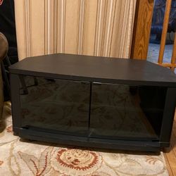 TV Stand On Wheels. 