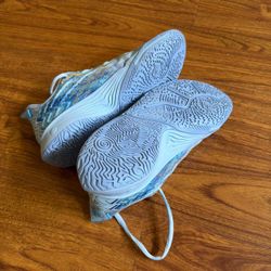 Kyrie/klay basketball shoes