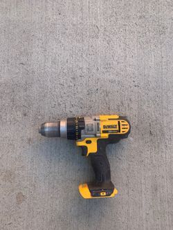 Hummer drill 20v max.