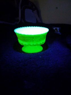 1914 Uranium Custard Bowl