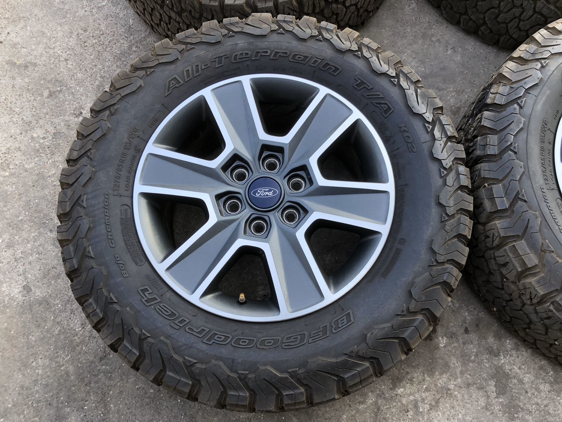 Ford Factory rims and BFG All Terrain KO2 Tires 6 Lug wheels 6x135 Bolt pattern BFGoodrich Ko 2 Rines y llantas 2017 F 150 Expedition 2016 F-150 rine