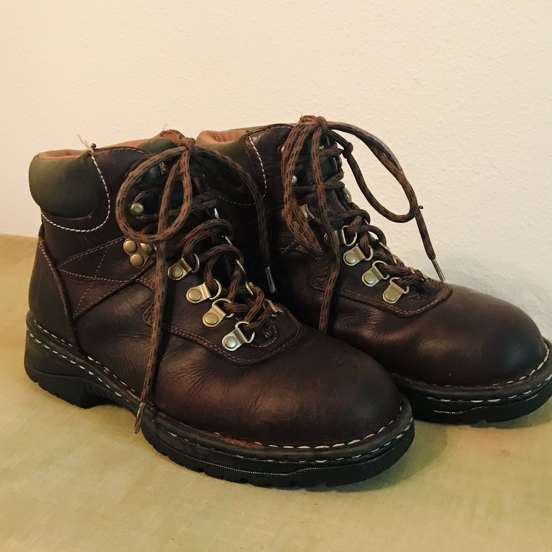 Ladies CAROLINA Steel Toe Lace-up Boots