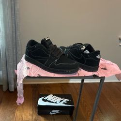travis Scott phantom Nike lows have sizes 10,  11