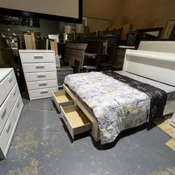 New King Platform Bedroom Set