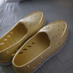 BRAND NEW UNISEX SPERRY BOAT SHOES SZ 10 ONLY 9 FINAL PRICE