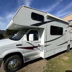 For Sale: 2012 Coachmen Freelander 26QG – Ford E-450 – Low Miles