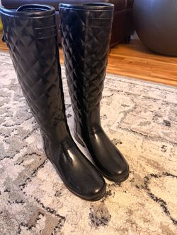 New Hunter boots size 8