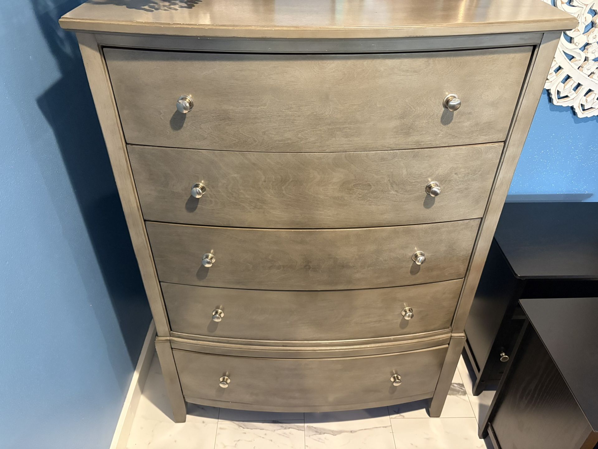 6 Piece Bedroom Set-Dressers, Nightstands, Lamps