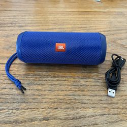 JBL Flip 3 Bluetooth Speaker In Excellent Condition & USB Charger