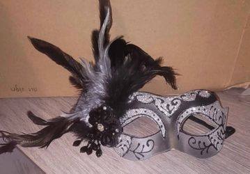 New Masquerade Mask with Feathers