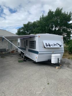 RV refurbished 1998 Four Winds 26FK Classic