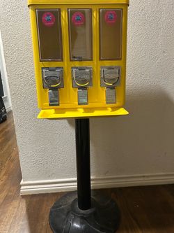 Candy vending machine