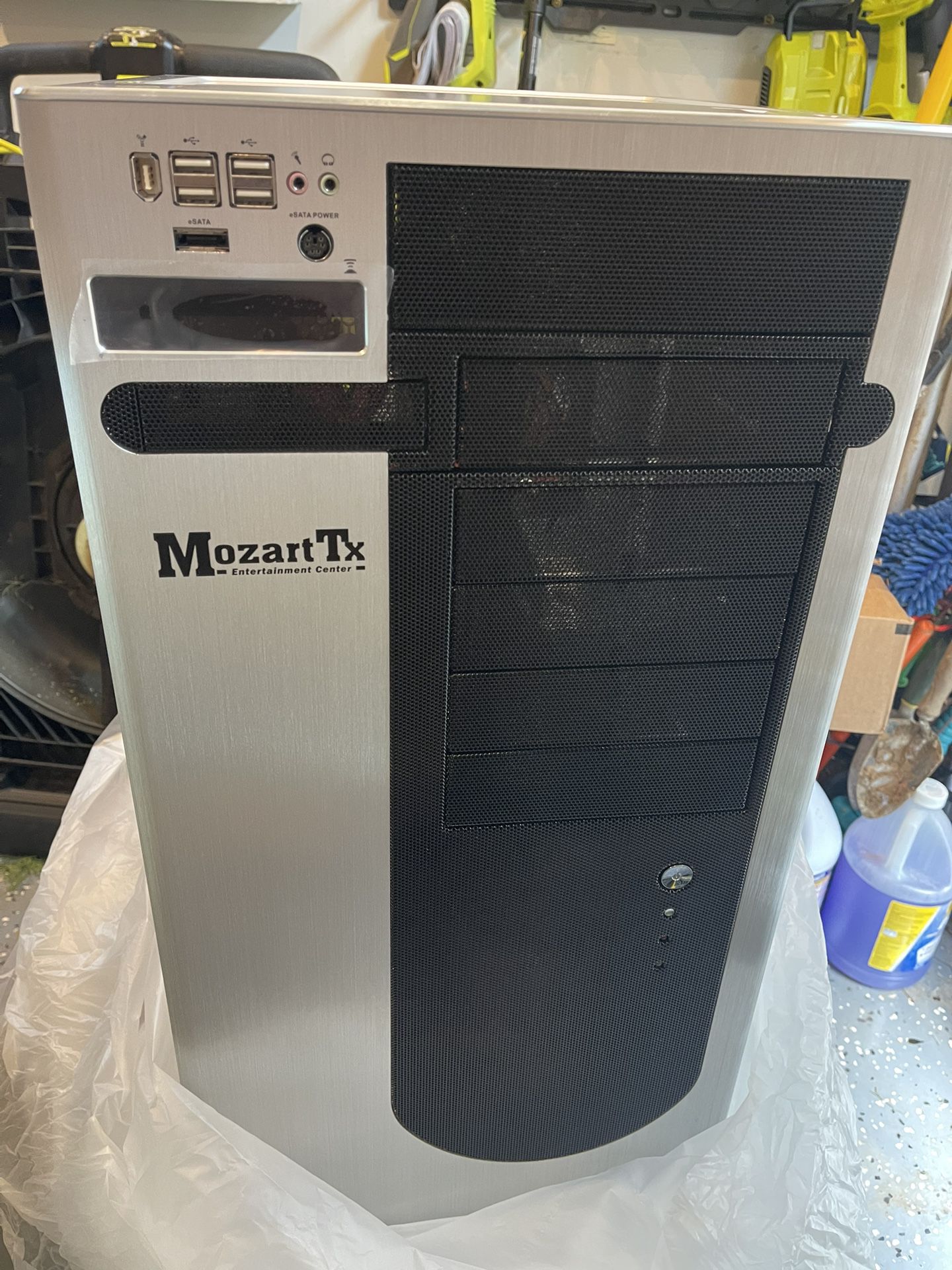 Thermaltake Mozart TX dual motherboard Entertainment center Computer Case. HUGE AIRFLOW 