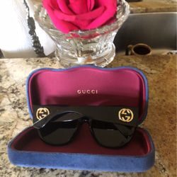 Gucci https://offerup.co/faYXKzQFnY?$deeplink_path=/redirect/ 