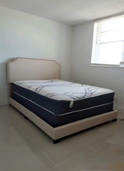 NEW QUEEN-SIZE MATTRESS AND BOX SPRING - 2PC