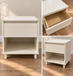 Must go! White nightstand w/drawer