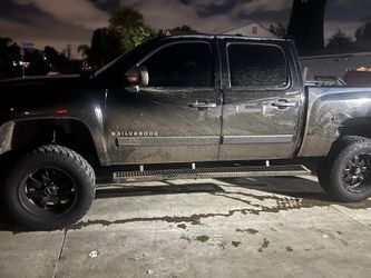 chevy silverado lifted low miles 130k 