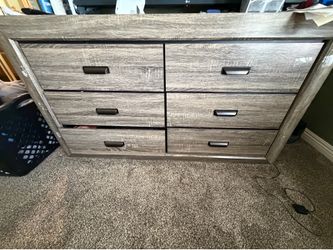 Dresser!
