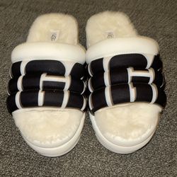 For Sale: UGG Platform Women Maxi Logo Slides Size 8