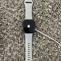 Apple Watch SE 44mm
