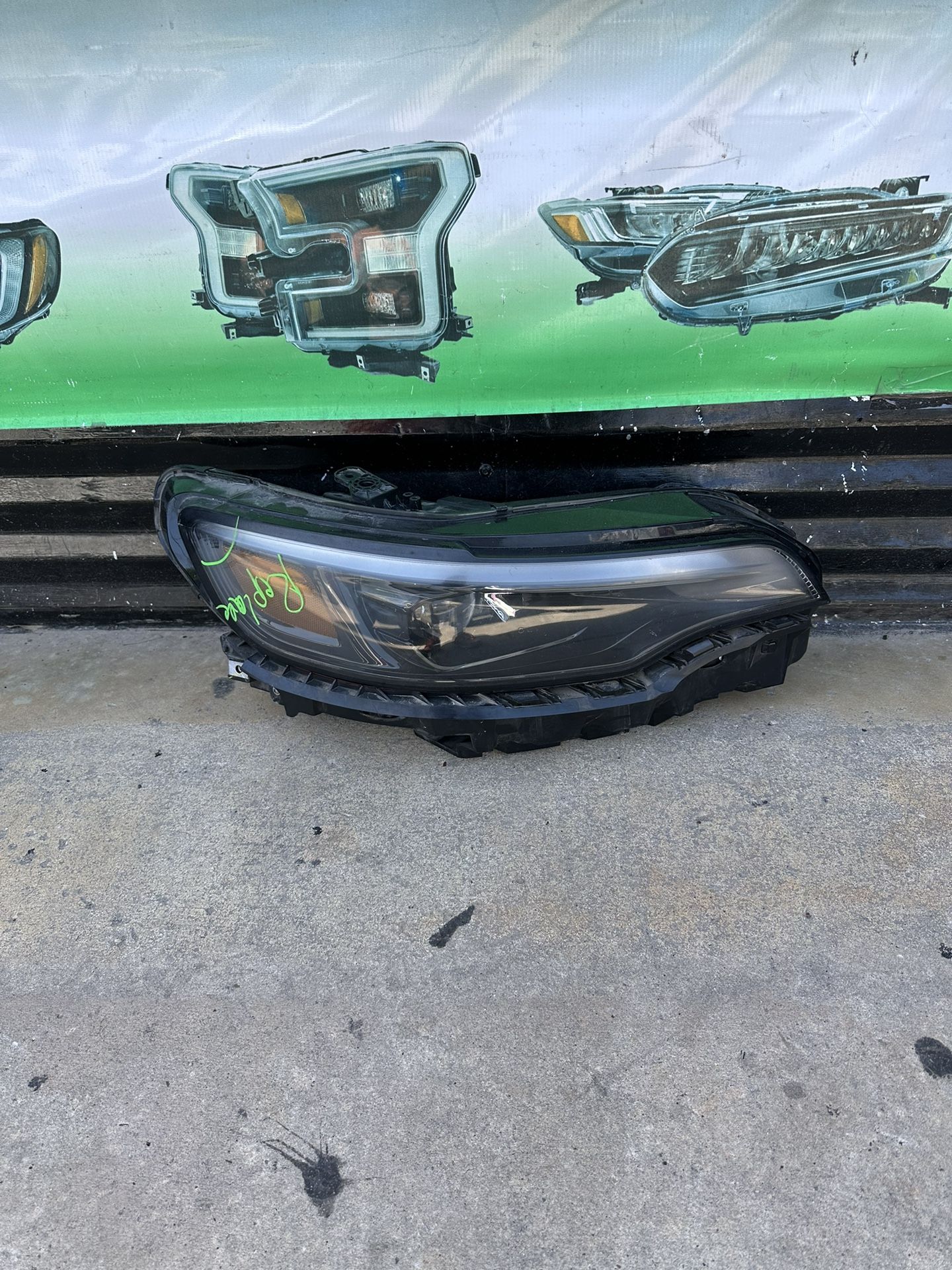 2019-2023 Jeep Cherokee Headlight Oem