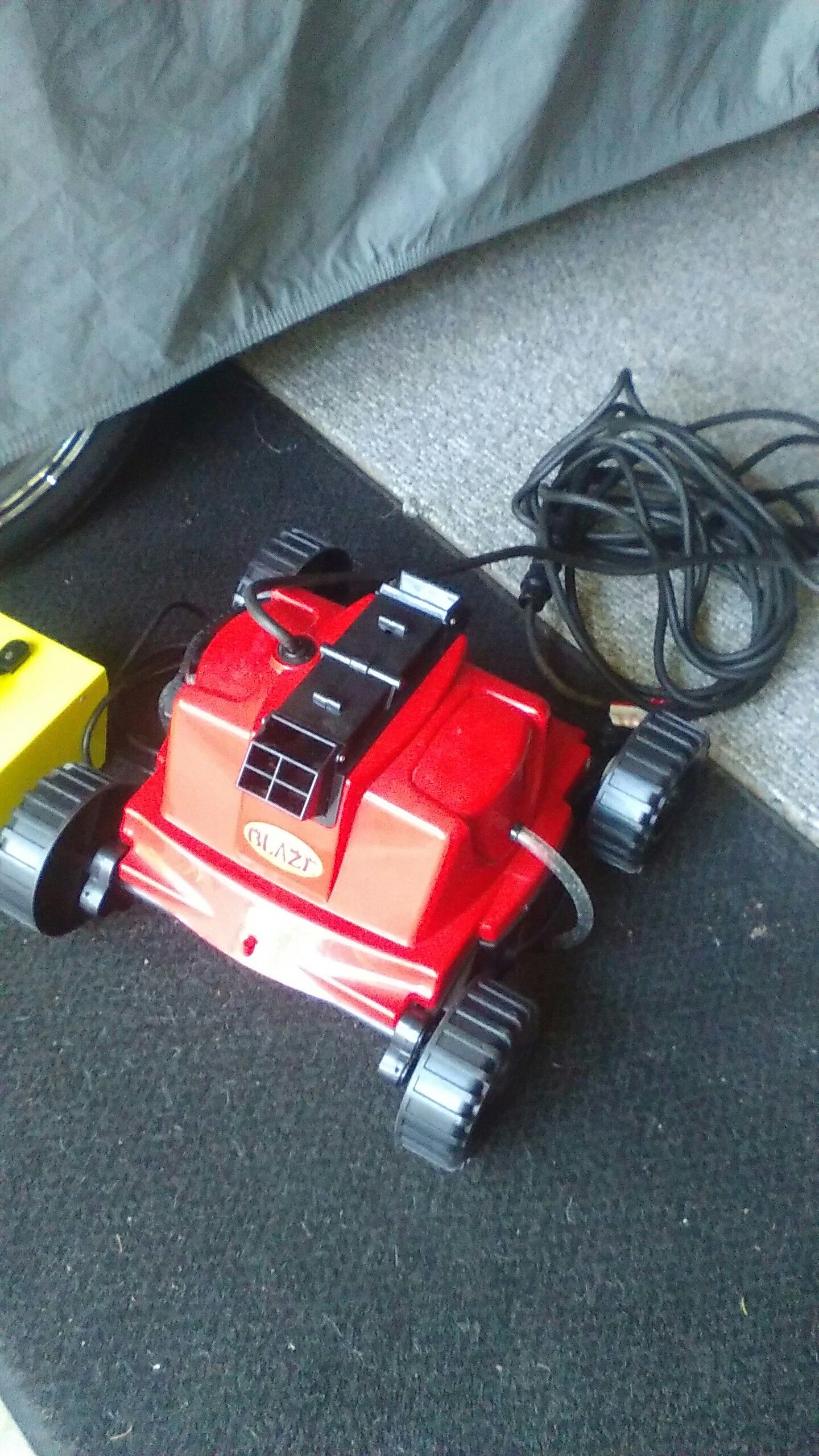 BLAZE ROBOTIC SWIMMING POOL CLEANER