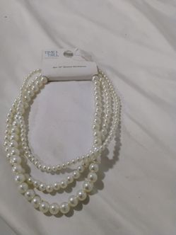 Pearl white necklace
