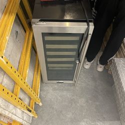 Wine refrigerator