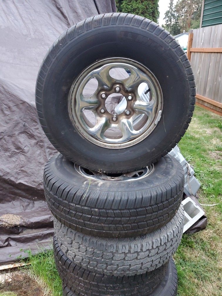 1994 NISSAN D21 4X4 TIRES AND WHEELS 