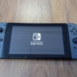 Nintendo Switch V1 + Accessories