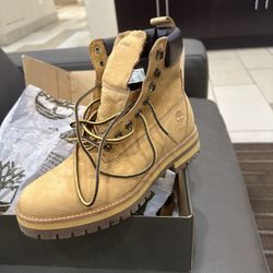 Timberland Courma Guy Boots!! Size 9