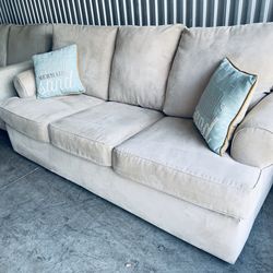 Stunning Upscale Robb & Stucky Coastal Queen Sleeper Sofa(Mattress Never Used)