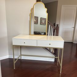 Desk for Sale in Pittsburgh PA OfferUp