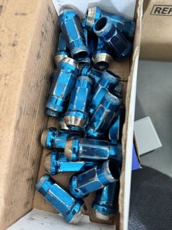 Open ended extended Lug Nuts