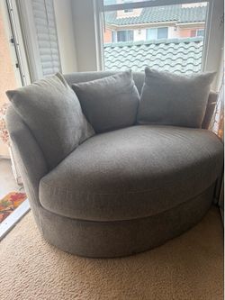 Thomasville fabric swivel chair