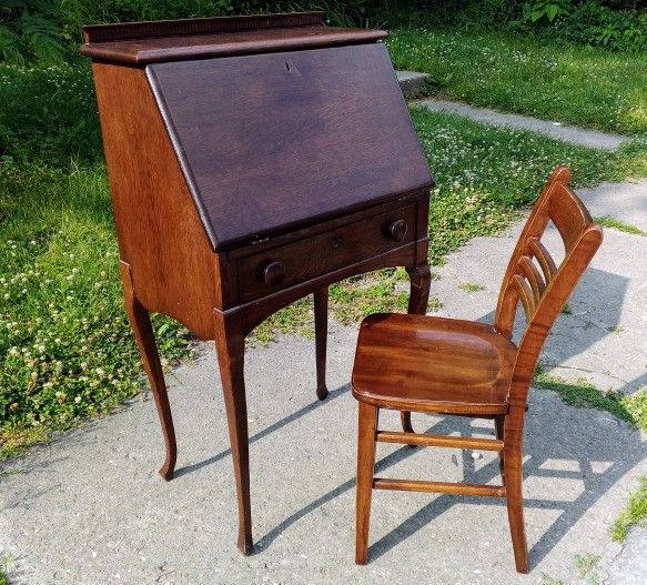 Charming Antique Oak Secretary Desk with Chair / Escritoire