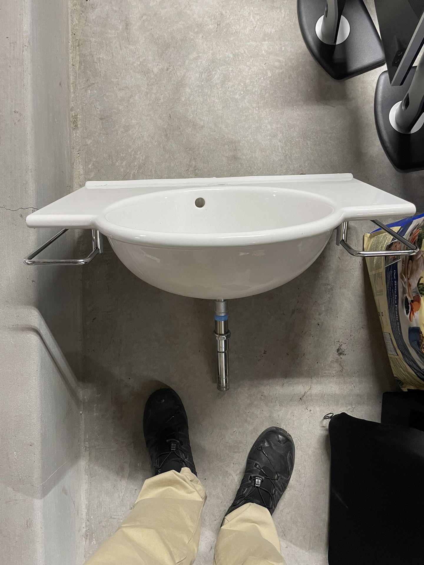 Porcher Pedestal Lavatory Sink