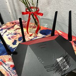 NIGHTHAWK PRO GAMING ROUTER XR1000