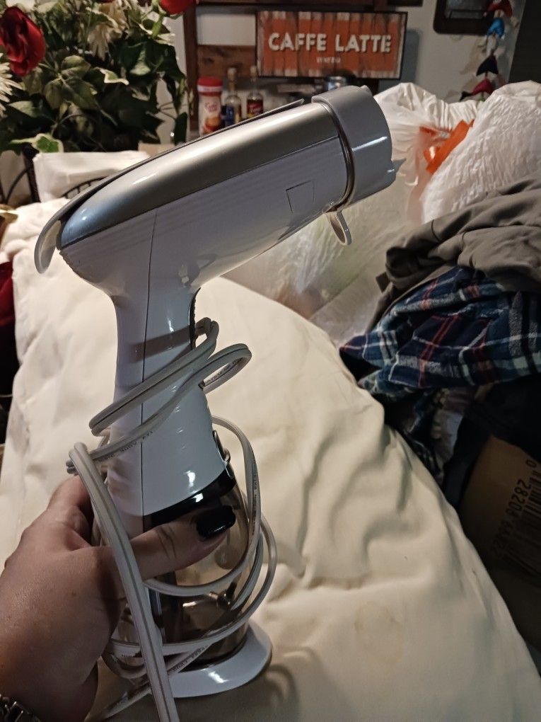 LIKE BRAND NEW CONAIR HAND HELD STEAMER PAID 89+SELL 19 FINAL PRICE