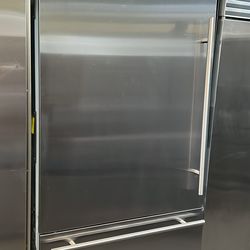 VIKING 36”WIDE BUILT IN BOTTOM FREEZER REFRIGERATOR