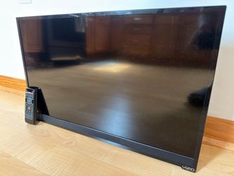 Vizio E28-C1 TV w/ Remote